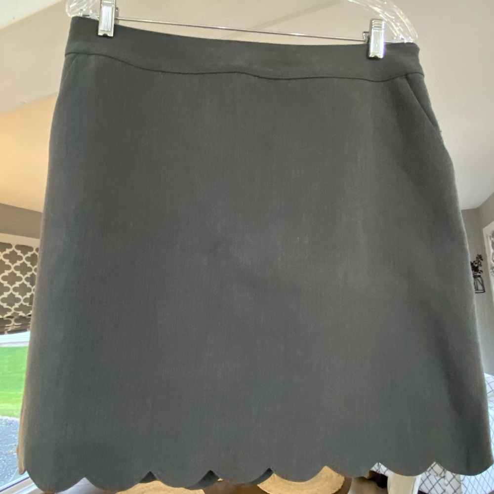 Loft size medium shirk with scalloped hem